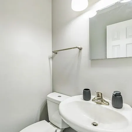 Jamestown D2 I Comfy 2 Bed 1 Bath Apartment Nashville