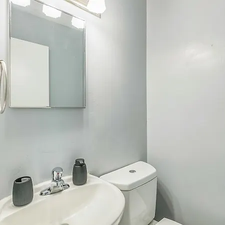Jamestown E5 I Comfy 2 Bed 1 Bath Apartment Nashville