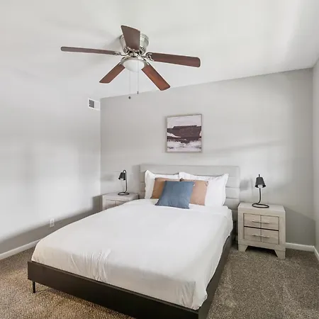 Jamestown D10 I Comfy 2 Bed 1 Bath Apartment *