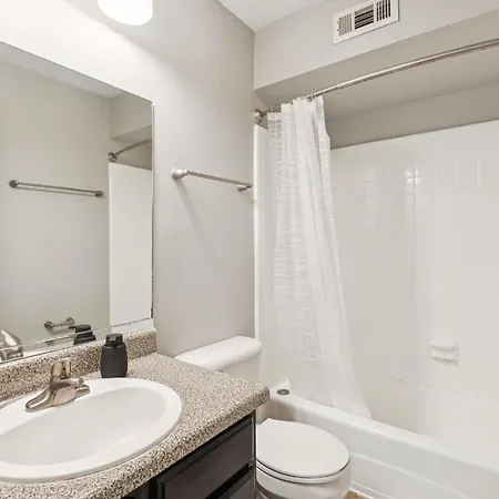 Jamestown D10 I Comfy 2 Bed 1 Bath Apartment