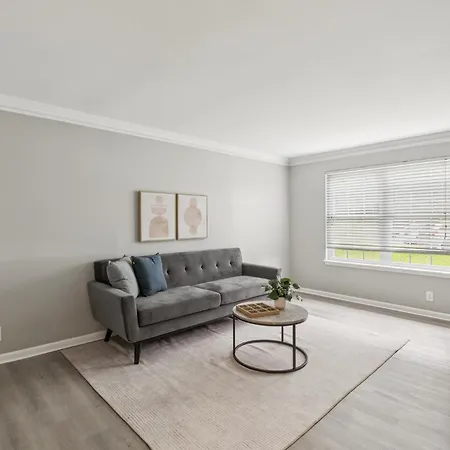 Jamestown D10 I Comfy 2 Bed 1 Bath *