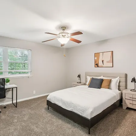 Jamestown D10 I Comfy 2 Bed 1 Bath Apartment