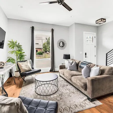 Luxury And Spacious With Private Garage And Fire Pit Holiday home Nashville