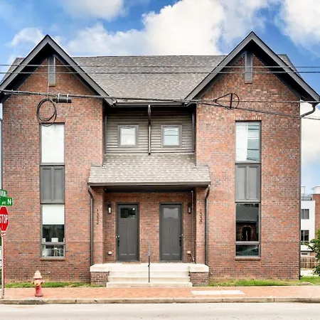 Holiday home Luxury And Spacious With Private Garage And Fire Pit