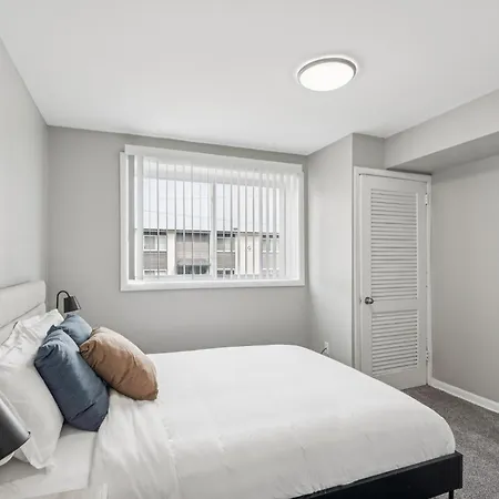 Avery D4 I Spacious 2 Bed 1 Bath *