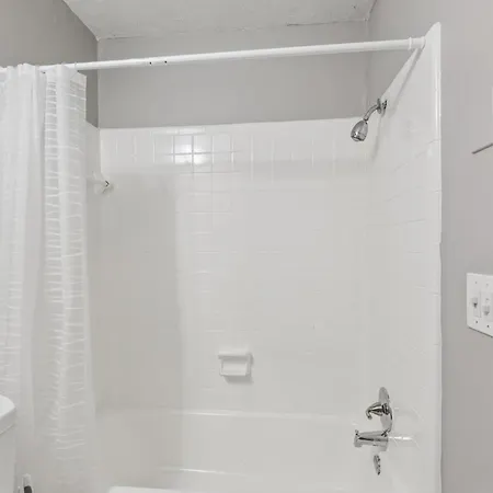 Apartment Avery D4 I Spacious 2 Bed 1 Bath *