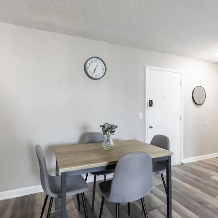 Avery D4 I Spacious 2 Bed 1 Bath