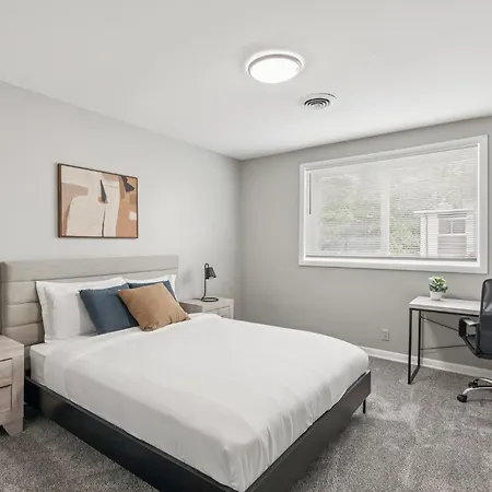 Avery D4 I Spacious 2 Bed 1 Bath *