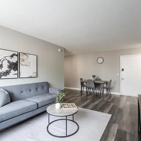 Avery D4 I Spacious 2 Bed 1 Bath Apartment *