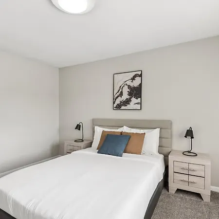 Avery D33 I Spacious 2 Bed 1 Bath Apartment