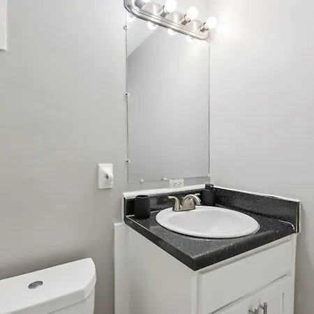 Avery A4 I Spacious 1 Bed 1 Bath Apartment