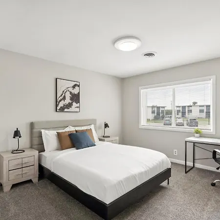 Apartment Avery D33 I Spacious 2 Bed 1 Bath *