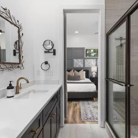 Holiday home 5br Rooftop Retreat 7 Min To Broadway *