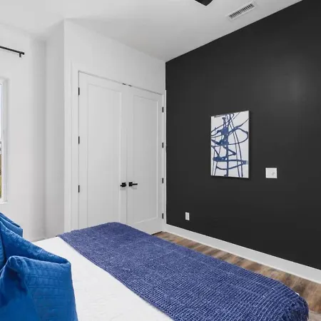 5br Rooftop Retreat 7 Min To Broadway Holiday home