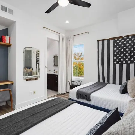 5br Rooftop Retreat 7 Min To Broadway Holiday home Nashville