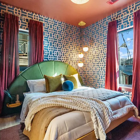 The Crescendo - On Music Row Apartment *