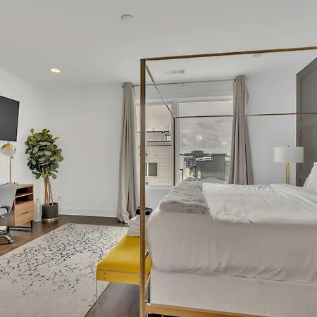 Huge Rooftop 5 Mins To Dwtn Sleeps 12 Nashville