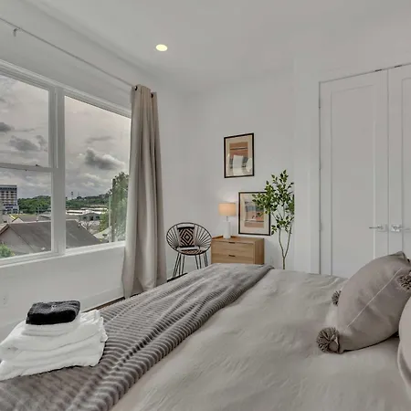 Huge Rooftop 5 Mins To Dwtn Sleeps 12 Nashville