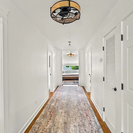 Stunning Close To Downtown And Bdwy *