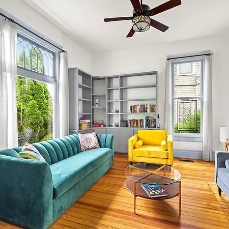 Stunning Close To Downtown And Bdwy Holiday home *