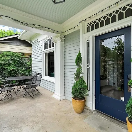 Stunning Close To Downtown And Bdwy *