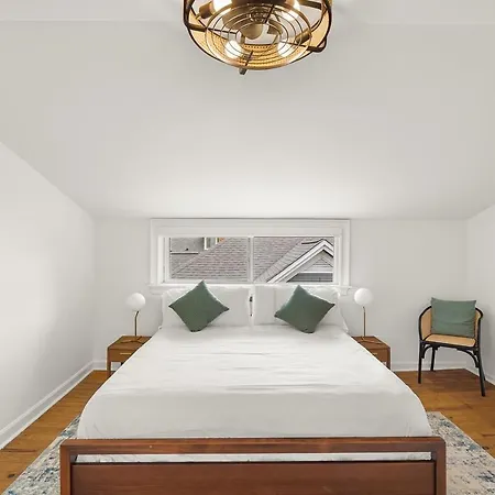 Stunning Close To Downtown And Bdwy Holiday home *