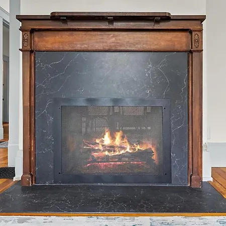 Stunning Close To Downtown And Bdwy Holiday home *