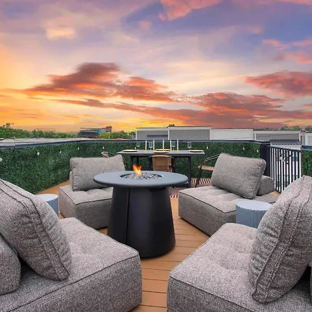 Holiday home Rooftop Deck Hot Tub Fire Pit Sleeps 10 Nashville