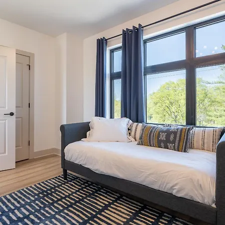 Holiday home The Jailhouse Rock By Local *