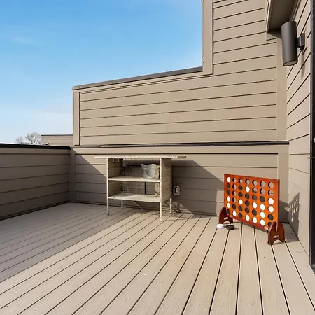 The Jailhouse Rock By Local Holiday home