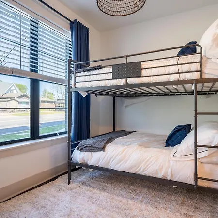 Holiday home The Jailhouse Rock By Local *