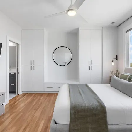 Holiday home Private Rooftop With Garage Walk To Restaurants Shops And Coffee