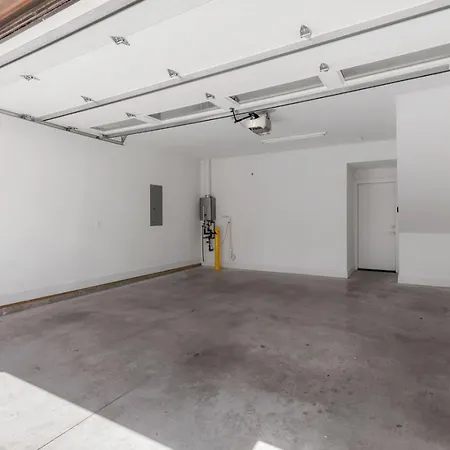 Holiday home Private Rooftop With Garage Walk To Restaurants Shops And Coffee *