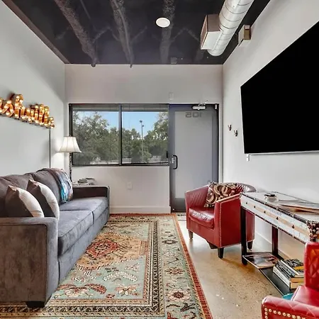 Apartment Modern Music Getaway *