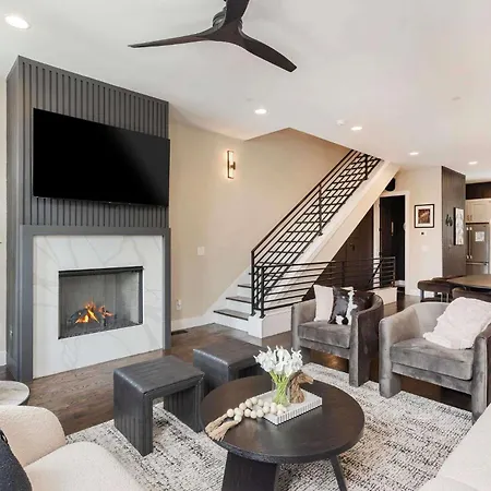 Brand New Elegance Rooftop Views Of Holiday home