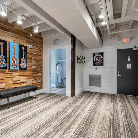 Apartment Skyline With Penthouse & Rooftop Deck 6br By Maddox