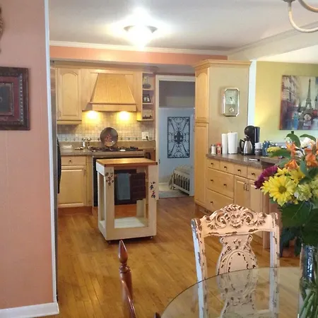 The Place Between The Lakes 4 Bedrooms 4 Beds