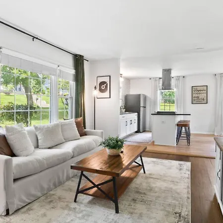 Cozy House In Trendy East With A Patio And Grill Holiday home *