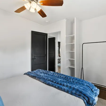 Holiday home Cozy House In Trendy East With A Patio And Grill *