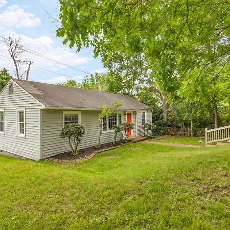 Holiday home Cozy House In Trendy East With A Patio And Grill Nashville