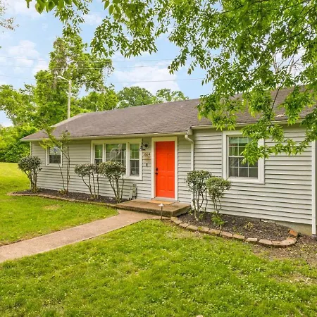 Cozy House In Trendy East With A Patio And Grill