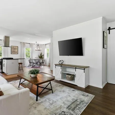 Holiday home Cozy House In Trendy East With A Patio And Grill Nashville