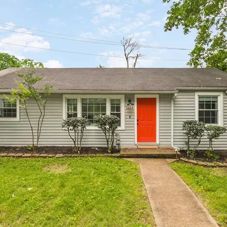 Cozy House In Trendy East With A Patio And Grill Holiday home Nashville