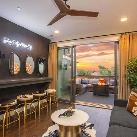 Luxury - Fire Table Balcony & Views Nashville
