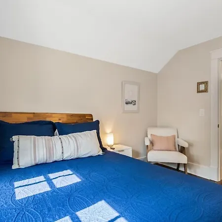 Charming 2br East Nash Duplex Great Location *