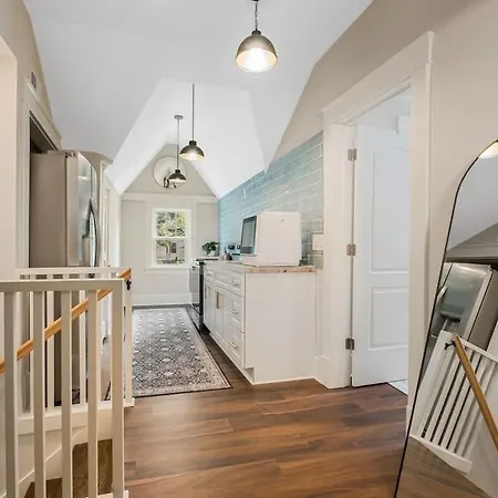 Charming 2br East Nash Duplex Great Location