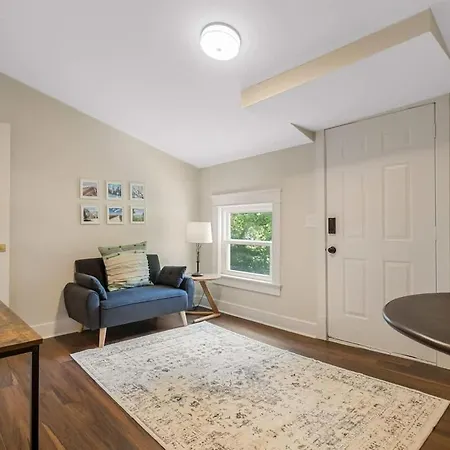 Charming 2br East Nash Duplex Great Location Apartment