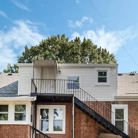 Charming 2br East Nash Duplex Great Location