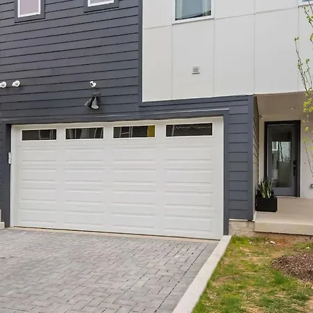 Holiday home Beautiful 3bd With 2 Story Rooftop For *