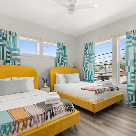 Beautiful 3bd With 2 Story Rooftop For Holiday home